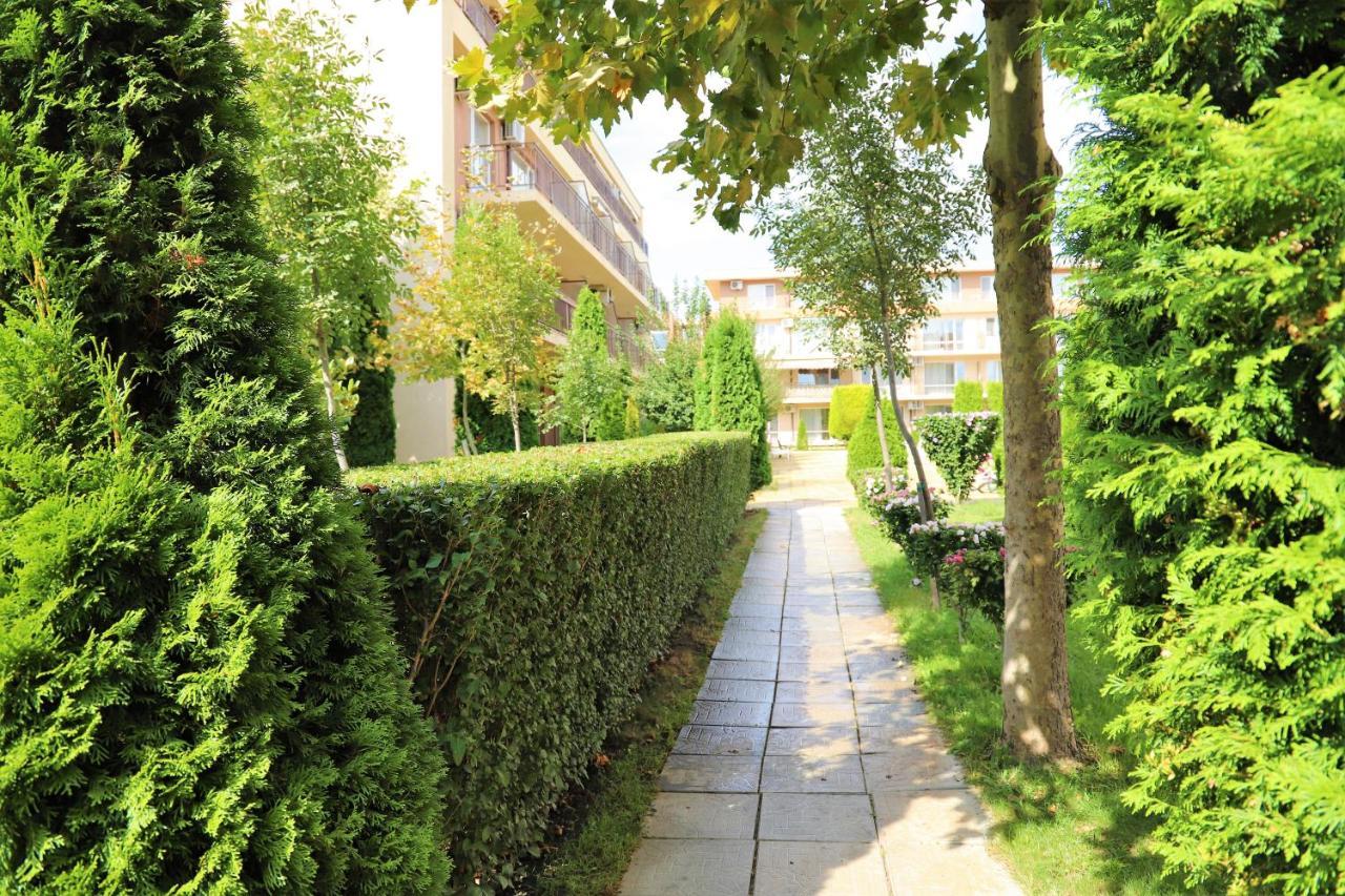 Holiday-Orchid Menada Apartments サニービーチ エクステリア 写真